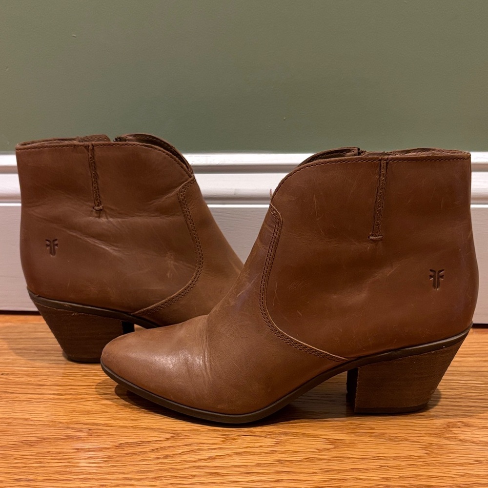 Frye - Women’s Brown Leather Ankle Zip Boots Sz 6.5